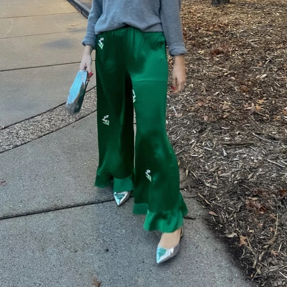 Doen Women’s Stasia Ruffled Green Satin Silk Leg Pant Floral Appliqué Small - Picture 3 of 9